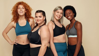 Vier Frauen ind Sportklamotten