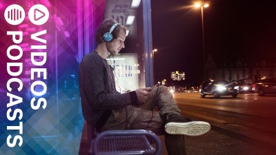 Mann mit Kopfhörern