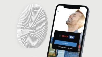Bosch BKK App auf Smartphone daneben Fingerabdruck
