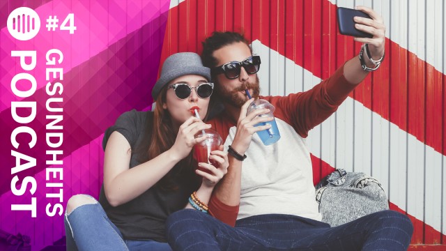 Frau und Mann machen Selfie