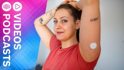 Frau mit Diabetespumpe